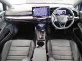 シンプルなデザインと一目でわかるスイッチの配置はPeoples Car=みんなの車という考えの現れです。各スイッチにはバックライトもついており、夜間でも安全に操作して頂けます。