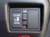 運転席からもスライドドアをボタン操作でスピーディーに開閉できます!またスマートキーでも操作できるので便利です。