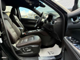 しっかりフィットし、骨盤が立つような姿勢で運転することで、運転中の疲労軽減に効くシートです