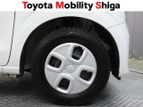 シンプルなデザインの純正ホイールキャップです。落ち着いたデザインですので車体と一体感があります。