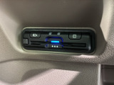 いまや快適なカーライフに欠かせないETCが付いています。