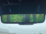 【デジタルインナーミラー】後席の大きな荷物や同乗者で後方が確認しづらい時でも安心!カメラが撮影した車両後方の映像をルームミラー内に表示。クリアな視界で状況の確認が可能です!