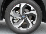 スバル純正18インチアルミホイール。 タイヤサイズは225/55R18