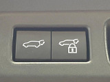 【パワーバックドア】スマートキーや運転席のボタンを押すだけでリアゲートが自動で開閉します!荷物を持っている時や、高い位置にあるバックドアを閉める際に便利な機能です♪