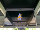 【フリップダウンモニター】大画面モニターで後席でもエンタメをお楽しみいただけます。小さなお子様にも大人気の装備です♪