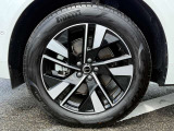 5ダブルスポーク7.5J&times;19インチダイヤモンドカット/グロッシーブラック 235/55R19サイズのピレリを装着。溝も十分ですので安心してお乗りいただけます。