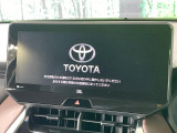 【12.3インチワイドナビ】高級感とインパクトのある大型ワイドナビを装備。各種オーディオ操作はもちろん、横長ワイド画面でのマップ2分割表示など、利便性も高いナビです♪