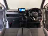 【前方視界】開放的な前方視界!運転がしやすく疲れにくいです♪窓が大きく、見通しがとっても良いおクルマですよ♪