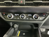 運転席/助手席シートヒーターで寒い日もすぐに温かくなり快適に過ごせます。3段階の温度調整が可能です