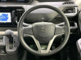 インテリアに合わせたデザインのステアリングは、運転される方のことも考え、運転しやすい形状、大きさです。是非一度、実際に触ってお確かめください。