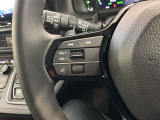 ステアリングにオーディオ操作スイッチが付いています。オーディオ画面に直接タッチしなくても操作が出来ますので、運転に集中できます。