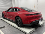 オプション:PORSCHEロゴLEDドアカーテシーライト、プライバシーガラス
