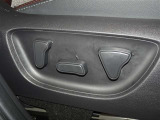 パワーシート搭載。微妙な調整が手軽にでき、ピッタリのポジションで運転することが可能です。