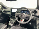 ドライバーファーストのコクピットを実現するために、スペースやレイアウトの工夫を施すことで、運転に集中しやすく、走りを存分に楽しめる設計になっています。