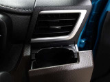 運転席のカップホルダーはエアコンの吹き出し口にありますので冷やしたり温めたりすることが出来ます☆
