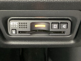 ハンドルの右下にETCがついています。高速道路の料金所の通過も楽々です!。 カードの取り出しもしやすい場所についています。