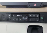 スイッチ類もきれいに。車内もボディも隅々までクリーニング。