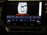 純正ナビ付です。もちろん車両後方を表示するバックガイドモニターが付いていて車庫入れ安心!