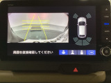 バックでの車庫入れも安心です!リアカメラが付いているバックモニター付のナビを装備しております。バンパーについているソナーや、操作線もついており距離感も画面から確認できます。