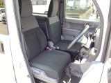 自然な姿勢を保ち、体への負担をやわらげる運転席シートです!また、スムーズに乗り降りしやすいシート高なので快適です!