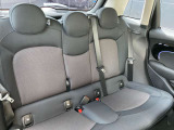 お車の点検、修理も自社整備工場にて対応致します。入庫案内からご来店までサービスアドバイザーと担当営業者でお客様をサポート致します。ご来店、ご連絡をスタッフ一同心よりお待ちしております。