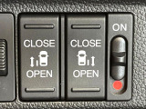 【両側パワースライドドア】スマートキーや運転席のスイッチで後席両側スライドドアの開閉が可能♪電動だから力を入れてドアを開ける必要が無く、小さなお子様でも簡単に開け閉めでき快適です♪
