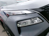 LEDヘッドランプ。夜間ドライブ安心。ハイビームアシスト。ヘッドランプのハイビームとロービームを自動切り替え。常に良好な前方視界の維持をサポート。