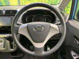インテリアに合わせたデザインのステアリングは、運転される方のことも考え、運転しやすい形状、大きさです。是非一度、実際に触ってお確かめください。