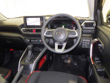 運転席まわりです。 各操作スイッチは使いやすい位置に配置されてます。
