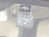 【ドライブレコーダー】ドライブレコーダー装備!走行中はもちろん、あおり運転や事故に遭遇した際、映像で記録し、万一のリスクに備えます。※記録用SDカードはお客様ご自身でご準備いただく必要があります。