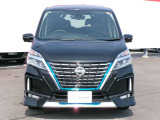 衝突軽減ブレーキ、車線逸脱警報、フロント&バックソナー、踏み間違い防止アシスト。安全装備充実。