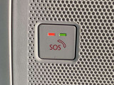 エアバッグ作動時や後突時、もしくは車内のSOSボタンを押した際に緊急通報オペレーターに連携し、救急・警察を手配します。更にオペレーターにも連携、お客様のご要望に応じてロードサービスの手配を行います。