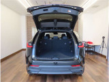 【トヨタ認定中古車の安心1】中古車をキレイで気持ちよくお乗りいただけるよう、トヨタ認定中古車はしっかりクリーニング。エンジンルームからシートを外した洗浄まで、目に見えない部分も徹底的に洗浄しています