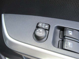 駐車時や狭い道でのすれ違い時に気を使うミラー。電動格納式ドアミラーはそんな時に便利です。
