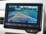 【バックカメラ】後方確認を支援する3つの視界、リアワイドカメラシステム。画面表示のビュー切り替えボタンを操作することで「ノーマルビュー」「ワイドビュー」「トップダウンビュー」の3種類の切り替えが可能。