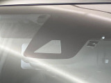 【トヨタセーフティセンス】走行中に前方の車両等を認識し、衝突しそうな時は警報とブレーキで衝突回避と被害軽減をアシスト。より安全にドライブをお楽しみいただけます。