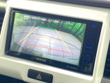 【バックカメラ】駐車時に後方がリアルタイム映像で確認できます。大型商業施設や立体駐車場での駐車時や、夜間のバック時に大活躍!運転スキルに関わらず、今や必須となった装備のひとつです!