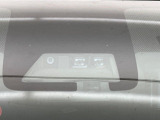 【トヨタセーフティセンス】走行中に前方の車両等を認識し、衝突しそうな時は警報とブレーキで衝突回避と被害軽減をアシスト。より安全にドライブをお楽しみいただけます。