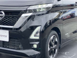 LEDヘッドライト&フォグランプ、ハロゲンランプと比べると白く自然に近い明るさで、ライトの照射角も調整できるため、視認性が高くなります。