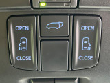 【両側パワースライドドア】スマートキーや運転席のスイッチで後席両側スライドドアの開閉が可能♪電動だから力を入れてドアを開ける必要が無く、小さなお子様でも簡単に開け閉めでき快適です♪