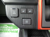 USB端子や電源ソケットを装備し使い勝手も良好です。