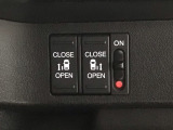 【両側パワースライドドア】両側がパワースライドドアになっており、運転席のスイッチやスマートキーでも開閉が可能です!開口部も広いので乗り降りも楽々♪