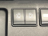 【両側パワースライドドア】スマートキーや運転席のスイッチで後席両側スライドドアの開閉が可能♪電動だから力を入れてドアを開ける必要が無く、小さなお子様でも簡単に開け閉めでき快適です♪