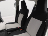 厚みがあって、座り心地のいいソファのようなシート。運転席も助手席もリラックスしてゆったりと座れます。