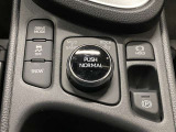 【安心の4WD】こちらのお車は4WD車です♪車の4輪全てを動かすことにより、2WD車に比べてすぐれた発進性能を備えております!雪が多い地域の方は4WDの方がより快適な運転をすることが出来ます☆