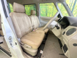運転席シート廻りは使用感も少なく、良好な状態となっています。丁寧に使われていたことがよくわかりますね。