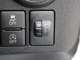 人や荷物を満載しても、対向車や先行車に迷惑をかけない、室内からヘッドライトの光軸を調整できます。