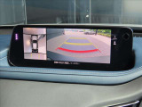 360度モニター搭載車ですので、低速時での不安を解消してくれます。この写真は右側はバックカメラですが、前進時にはフロントカメラにもなりますので歩行者や縁石なども確認することが可能です。
