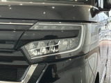 LEDヘッドライトは、点灯の瞬間から最大光量を発揮し、突然暗くなるトンネルなどでの安定感を高めます。