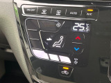 【オートエアコン】一度お好みの温度に設定すれば、車内の温度を検知し風量や温度を自動で調整。暑い&hellip;寒い&hellip;と何度もスイッチ操作をする必要はありません。快適な車内空間には必須の機能ですね♪